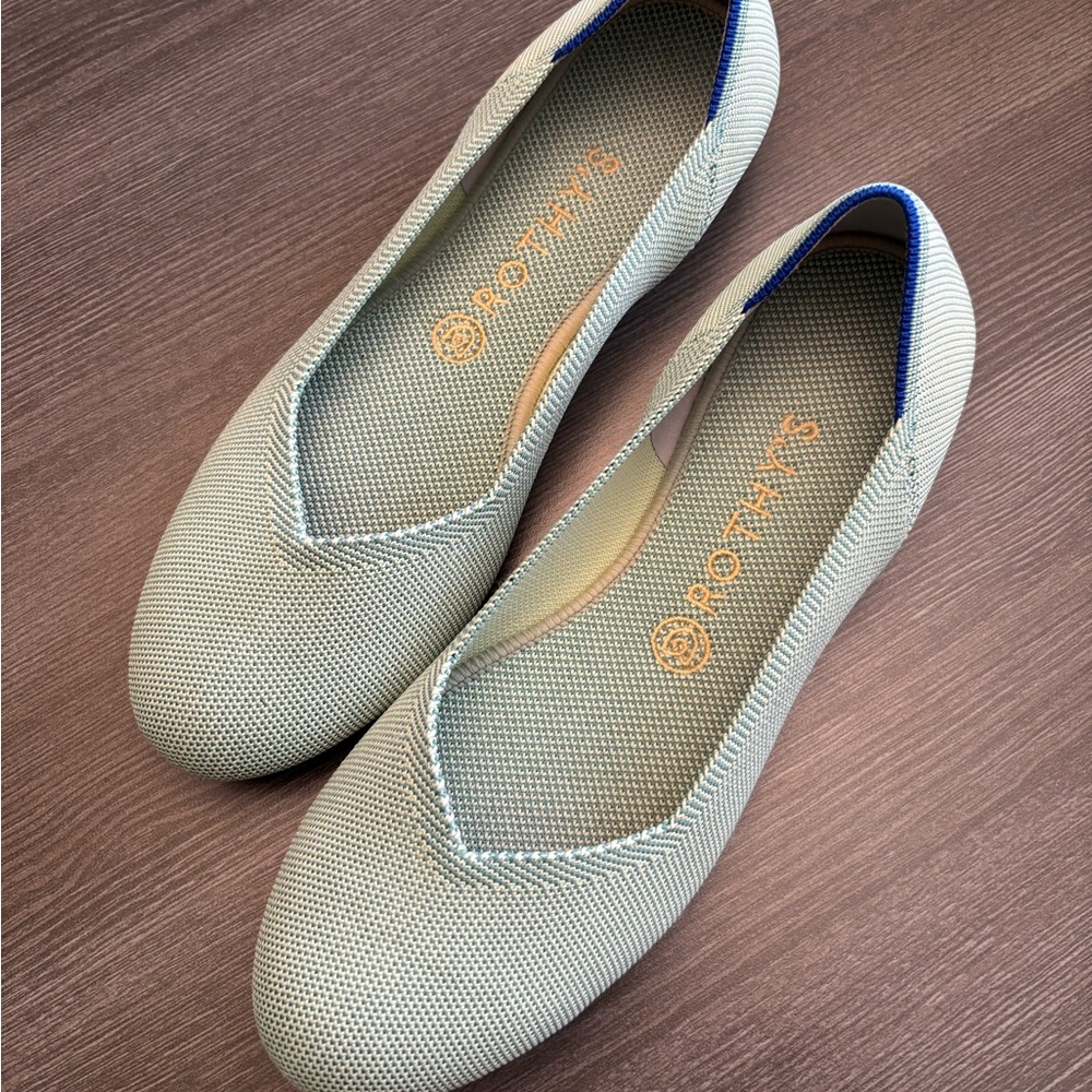 Pristine Rothy's Green Flats - Picture 2 of 12